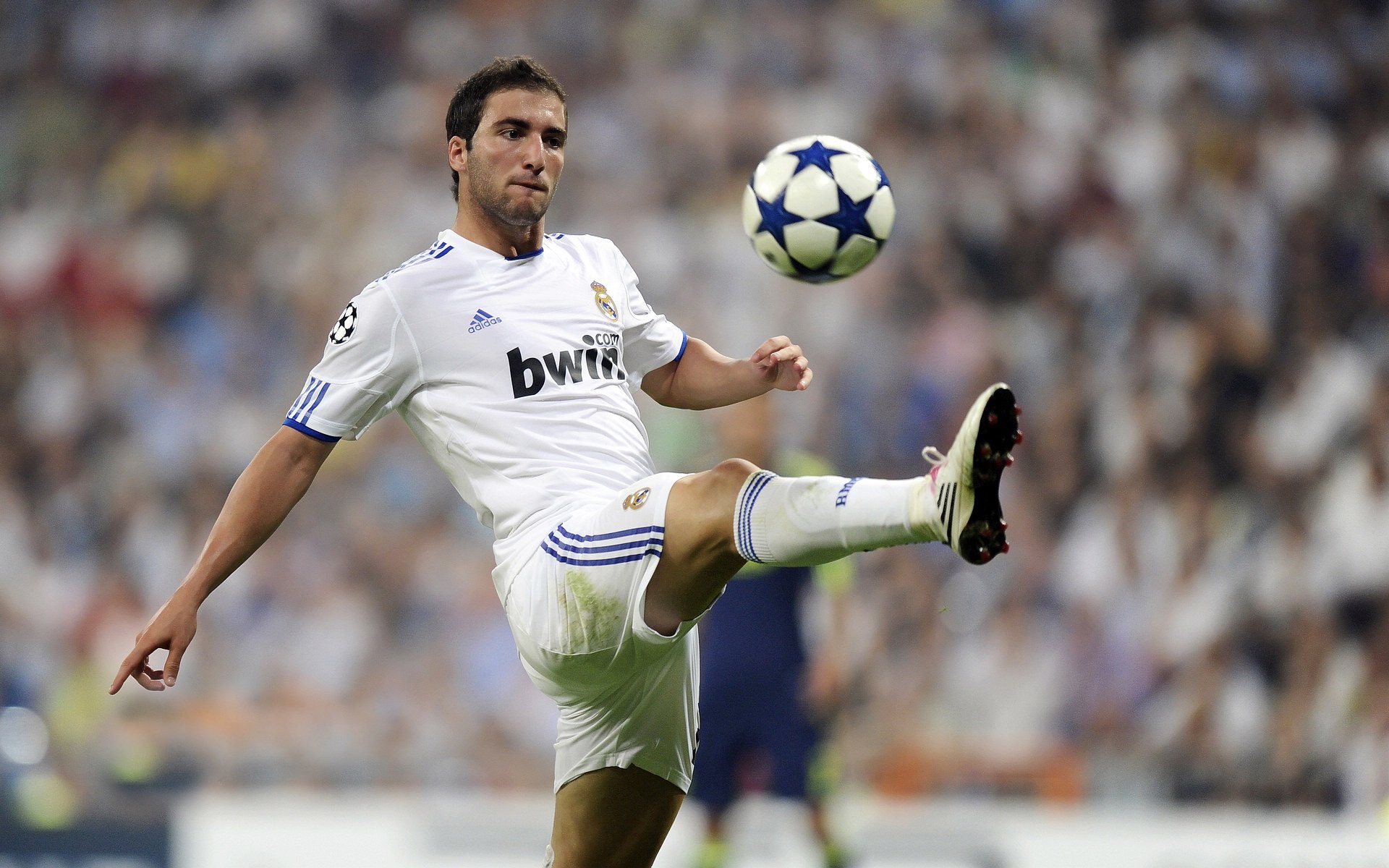 西甲球队战术板数字化改造效果分析，联手科技巨头玩数字营销 西甲想借此赶超英超