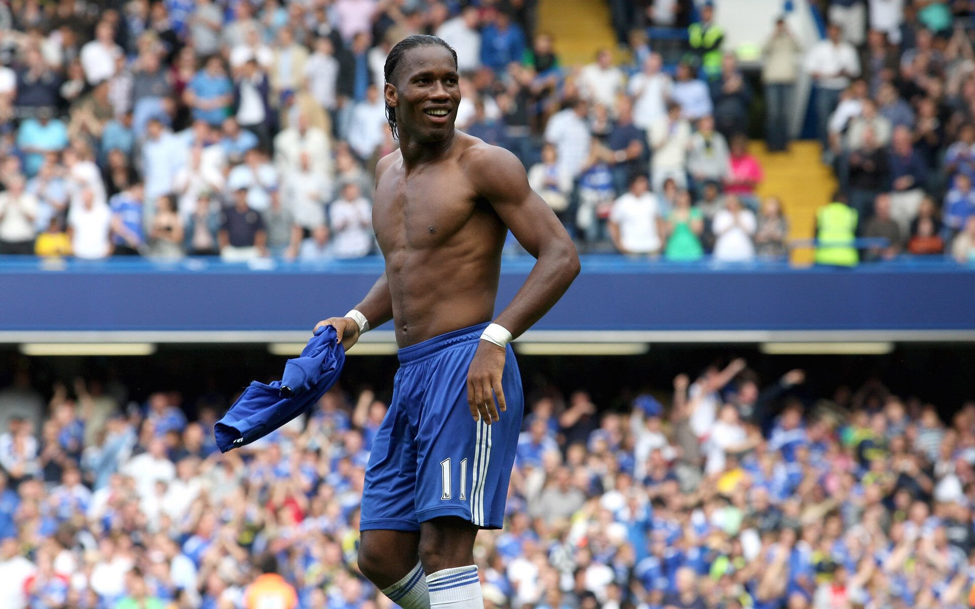 足球评论舆论环境缺乏引导，足球比赛评论员